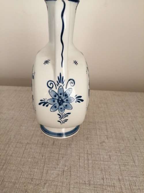Lovely Delft vase