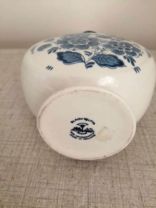 Lovely Delft vase