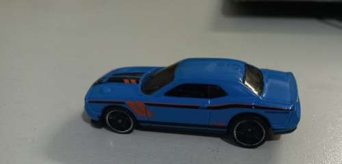 Hotwheels 2015 Dodge Challenger SRT