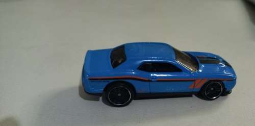 Hotwheels 2015 Dodge Challenger SRT