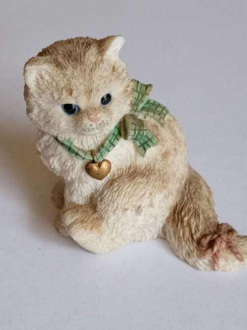 White Persian 1997 Priscilla Hillman collection