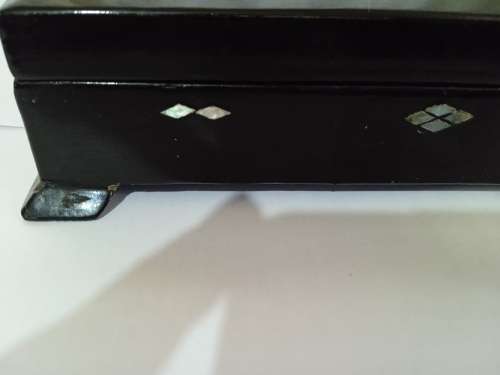 Stunning jewelery box with mother of pearl design