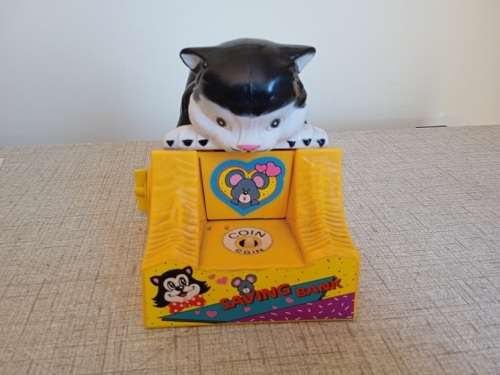 Vintage everlast Cat windup Savings bank from the 60s