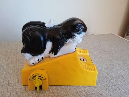 Vintage everlast Cat windup Savings bank from the 60s