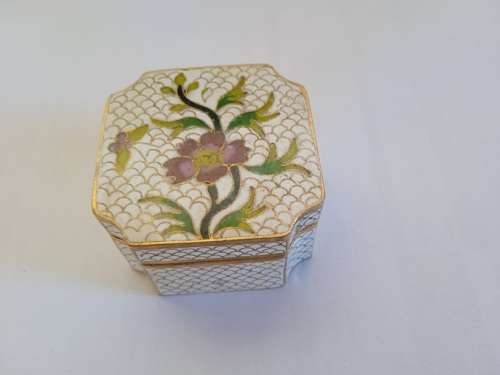 Absolutely stunning vintage cloisonne trinket holder