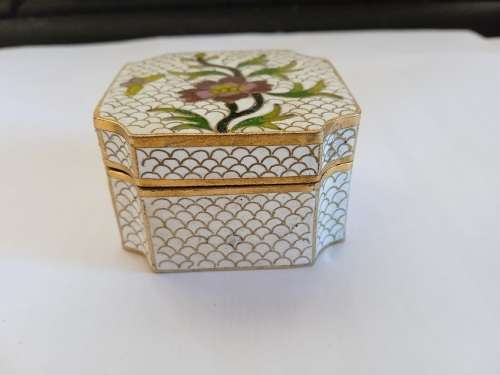 Absolutely stunning vintage cloisonne trinket holder