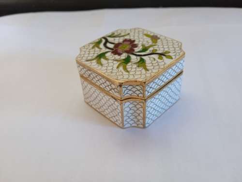Absolutely stunning vintage cloisonne trinket holder