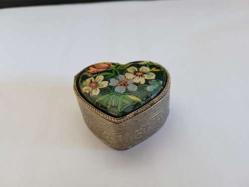 Stunning vintage trinket/pill holder from Italy