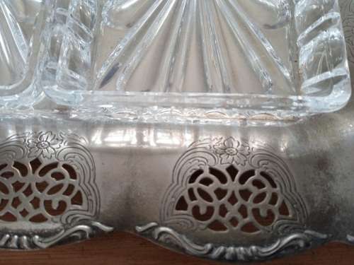 Lovely silver plated snack platter with 4 x glass snack dishes