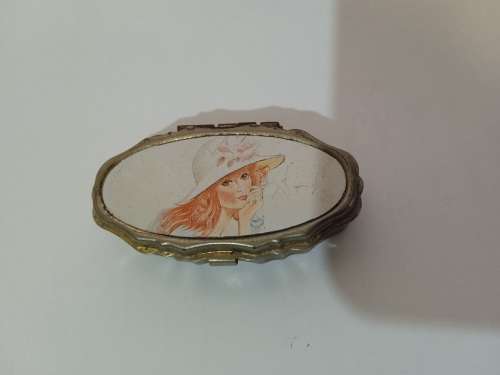 Pretty Pill holder
