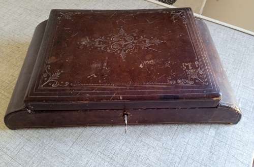 Vintage leather bound jewelery box from Italy