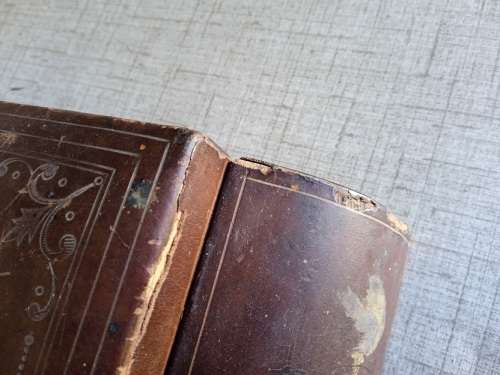 Vintage leather bound jewelery box from Italy
