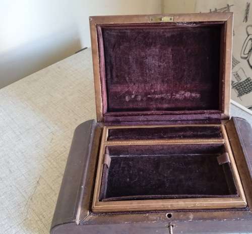 Vintage leather bound jewelery box from Italy