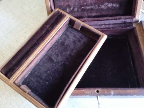 Vintage leather bound jewelery box from Italy