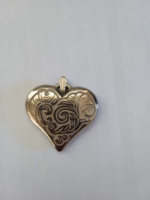 Pretty heart pendant