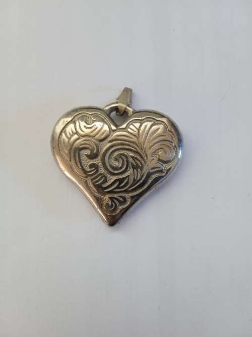 Pretty heart pendant