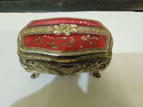 Stunning footed jewelery box