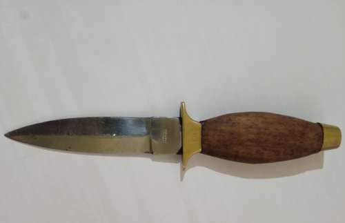 Dagger with brass and wood handle