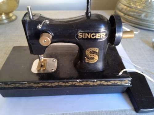 Vintage Singer kiddies sewing macine
