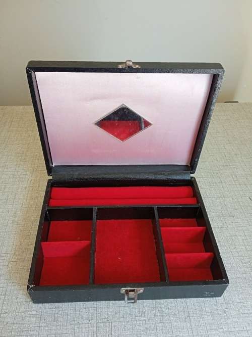 Lovely jewelery box