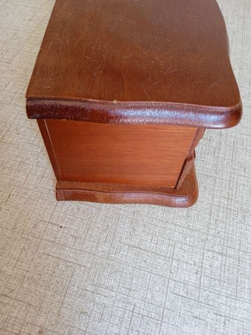 Stunning wooden ring jewelery box