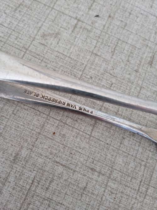 Lovely claw shaped, van riebeek plate, tongs