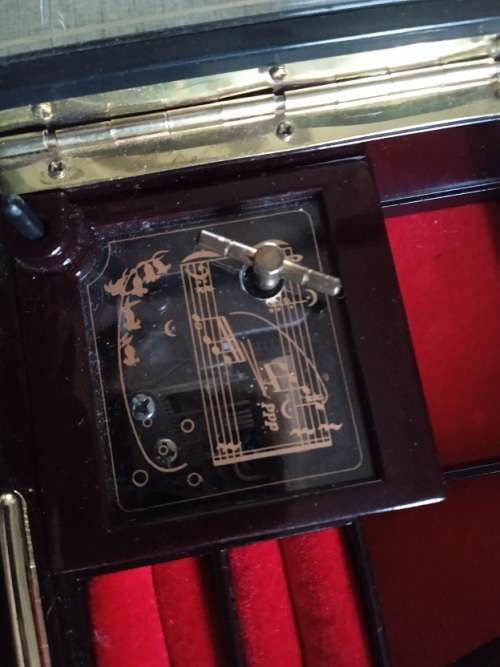 Lovely Piano shaped jewelery box