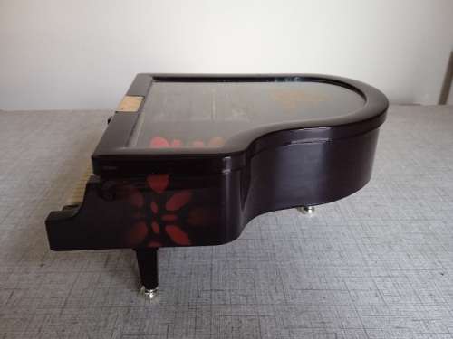 Lovely Piano shaped jewelery box