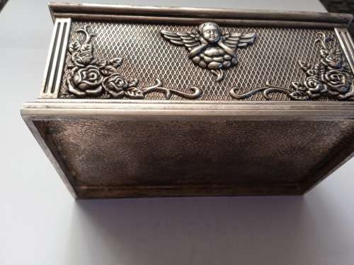 Stunning little jewelery box with angel and rose design