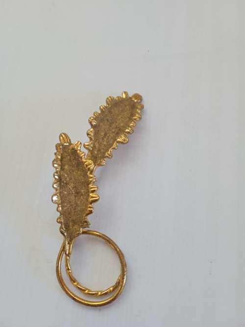 Lovely 2 leaf brooch