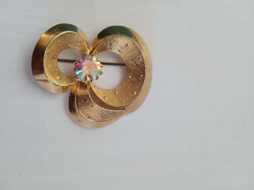 Stunning brooch