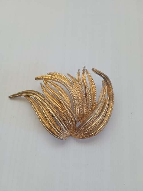 Beautiful fern shaped brooch