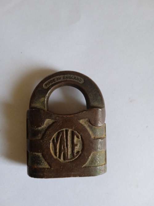 Vintage lock no key