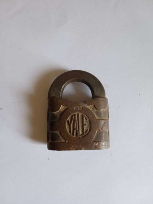 Vintage lock no key