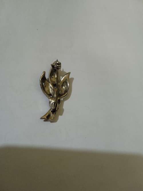 Lovey brooch