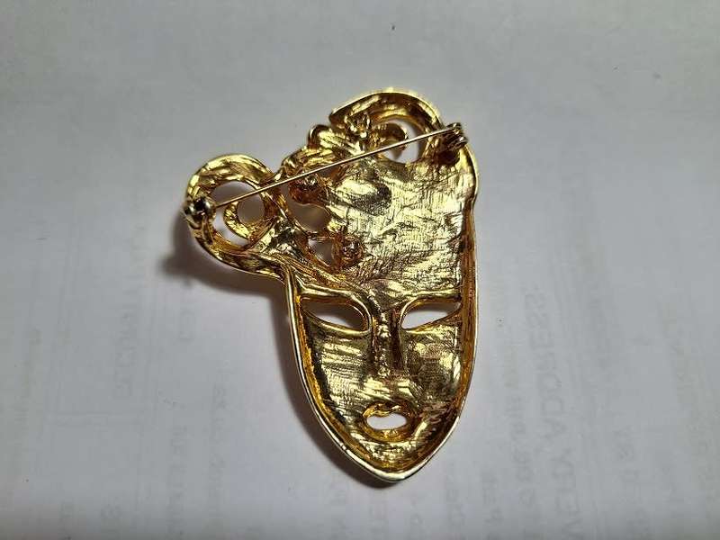 Large mask brooch