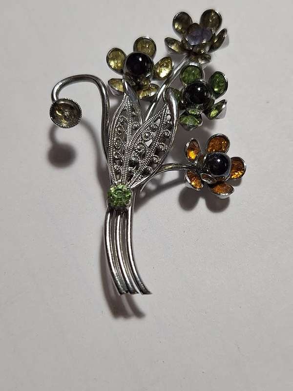 Stunning brooch