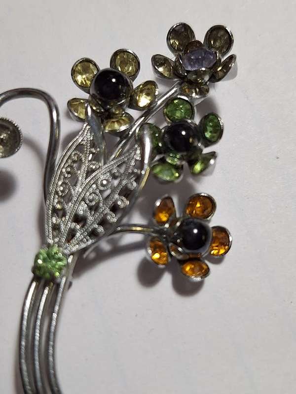 Stunning brooch