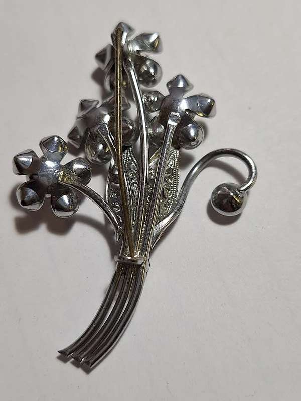 Stunning brooch
