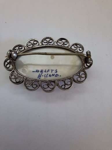 Vintage Delft brooch with silver tone filigree border