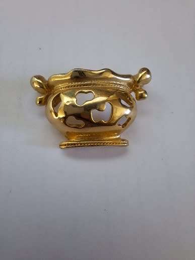 Pot shaped brooch