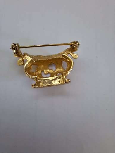 Pot shaped brooch