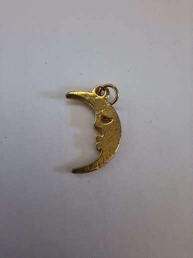 Pretty halfmoon pendant 2cm