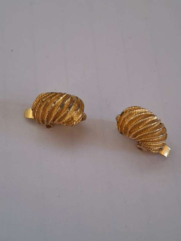 Clipon earrings