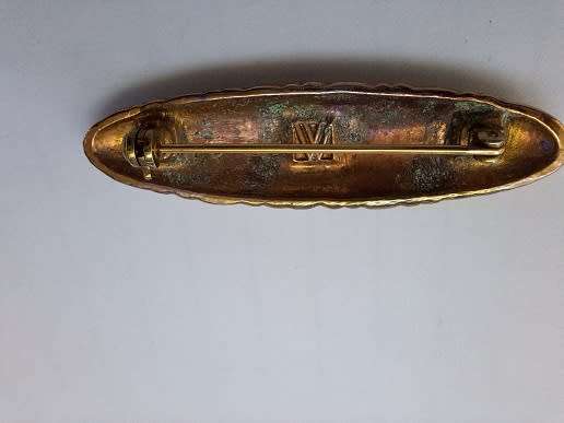 Gold toned elegant brooch