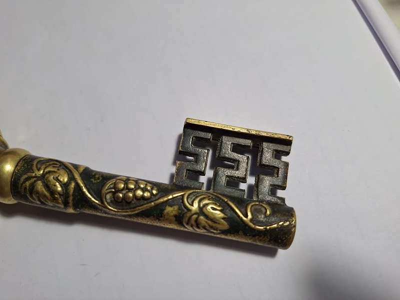 Vintage brass In Vino Veritas key cork screw