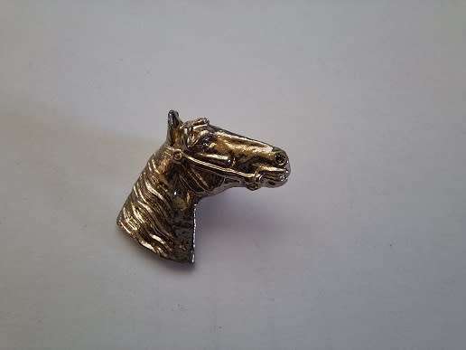 Horse head pin/badge