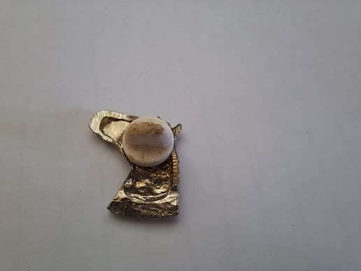 Horse head pin/badge