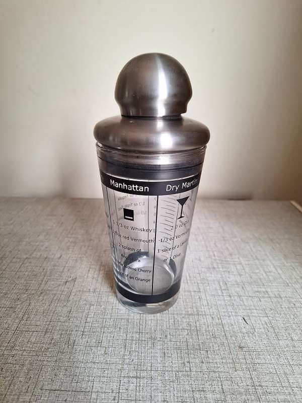 Drinks mixer with recipes included