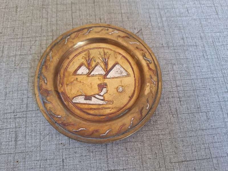 Stunning small brass wall plate 10cm diameter